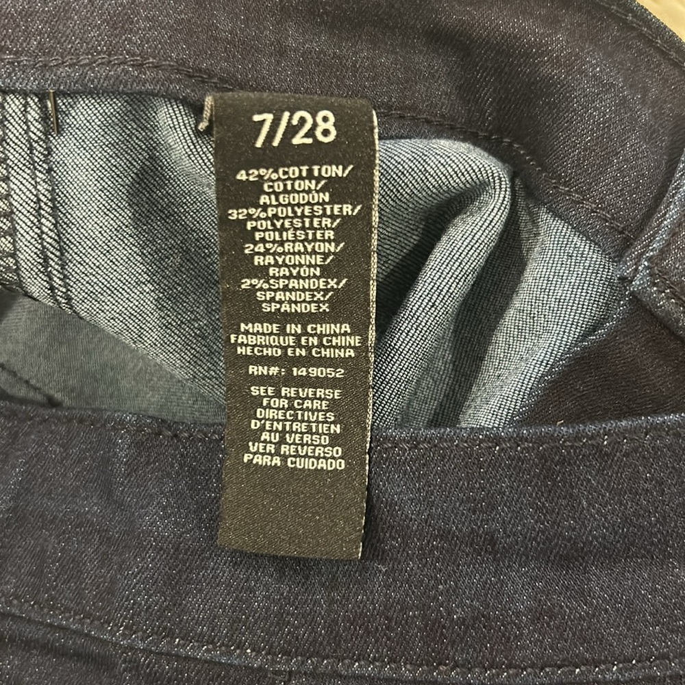 Fashion Nova Flare Jeans Junk in the trunk, Size 7/28 - Picture 10 of 11